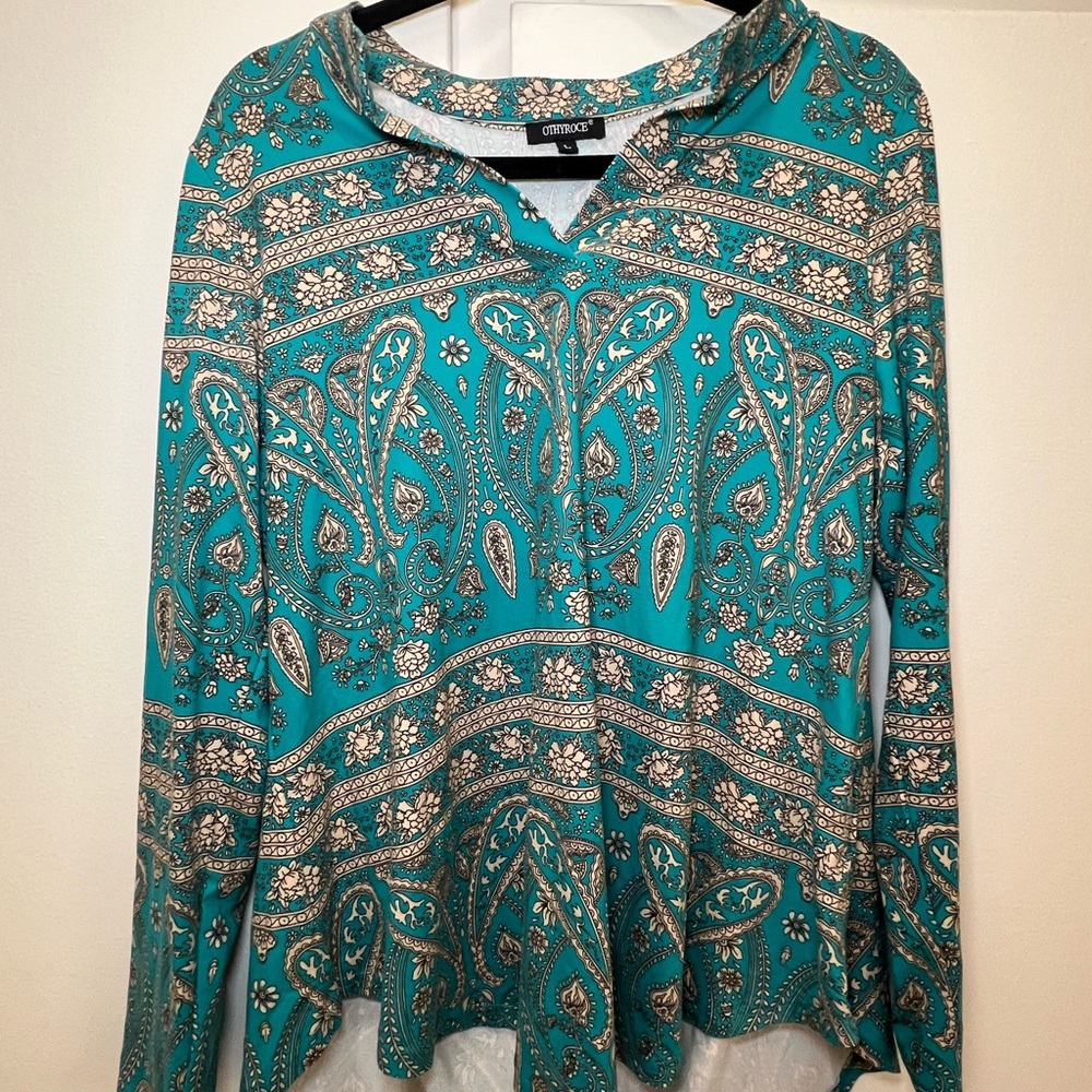 Amour Vert Blue Graphic Blouse with Relaxed Fit